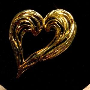 Brooch heart shape gold plated